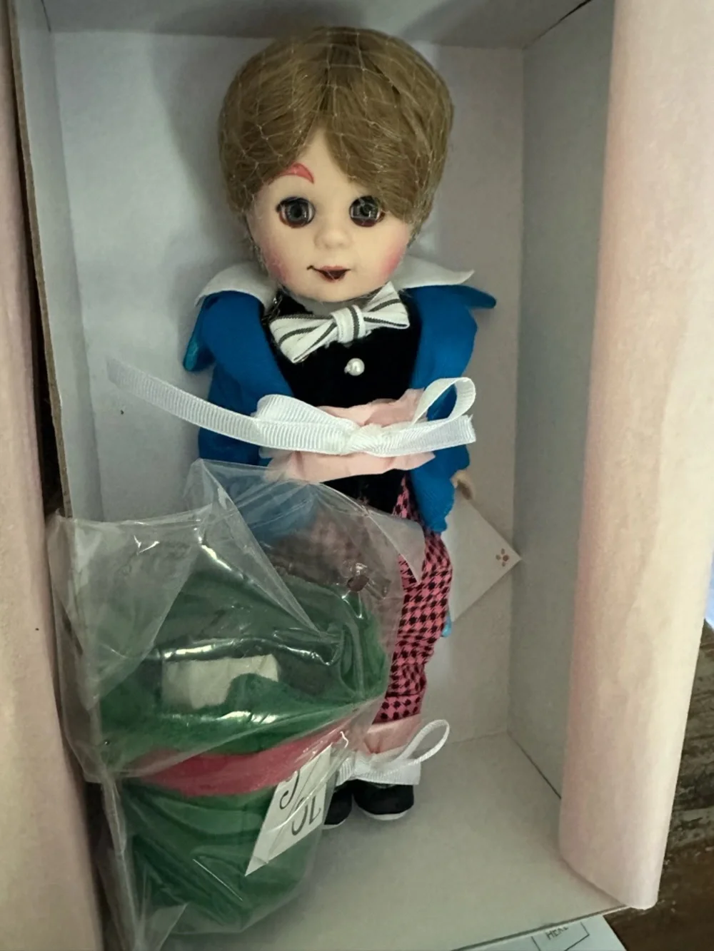 Mad Hatter Madame Alexander Alice in Wonderland 51915 vintage NIB 8” doll - Picture 3 of 7